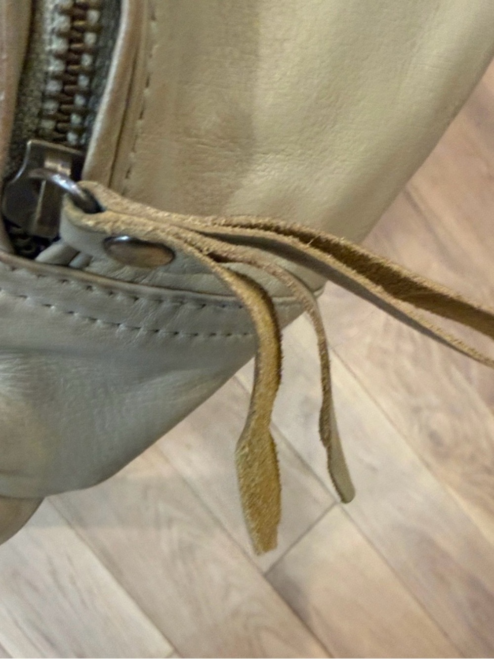 Mandrn leather crossbody - Picture 4 of 6